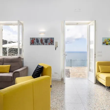 Villa Meraviglia 8, Emma *