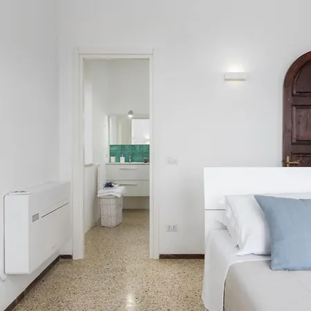 Meraviglia 8, Emma Villa