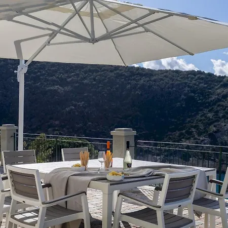 Meraviglia 8, Emma Villa *