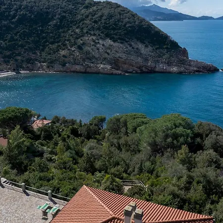 Meraviglia 8, Emma Villa Nisporto