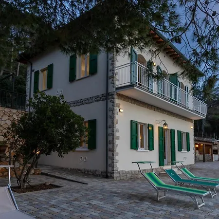 Villa Meraviglia 8, Emma